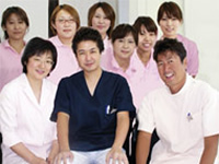 加古川市にあるやすひろ歯科クリニックの集合写真